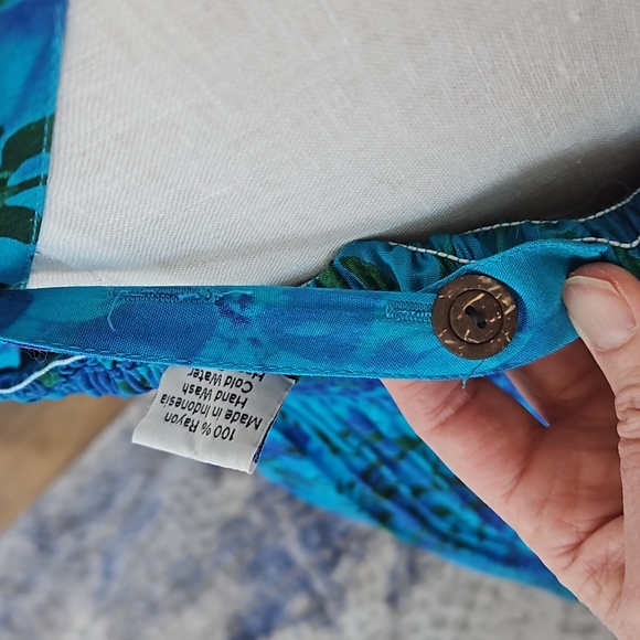 SALE Sleeveless summer dress From Hawaii. Beautiful blue with purple. Small - Picture 6 of 6